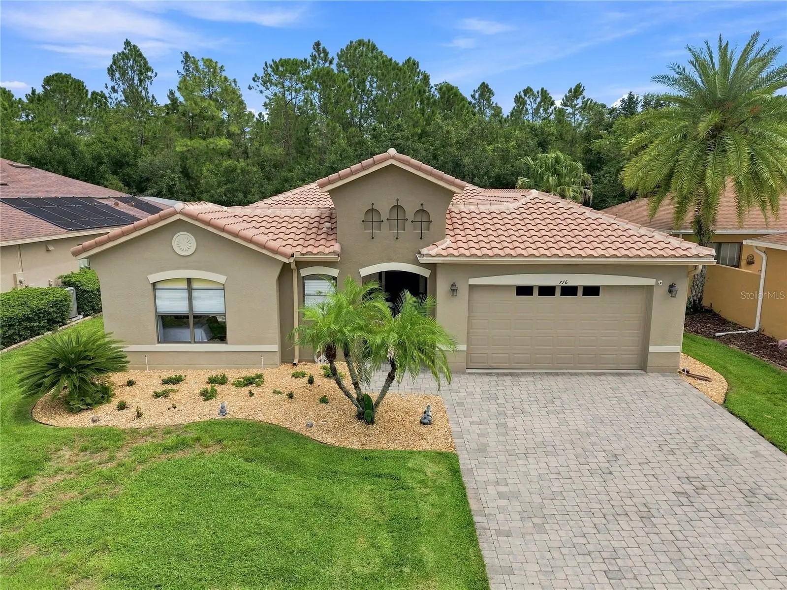 776 Barcelona Dr, FL