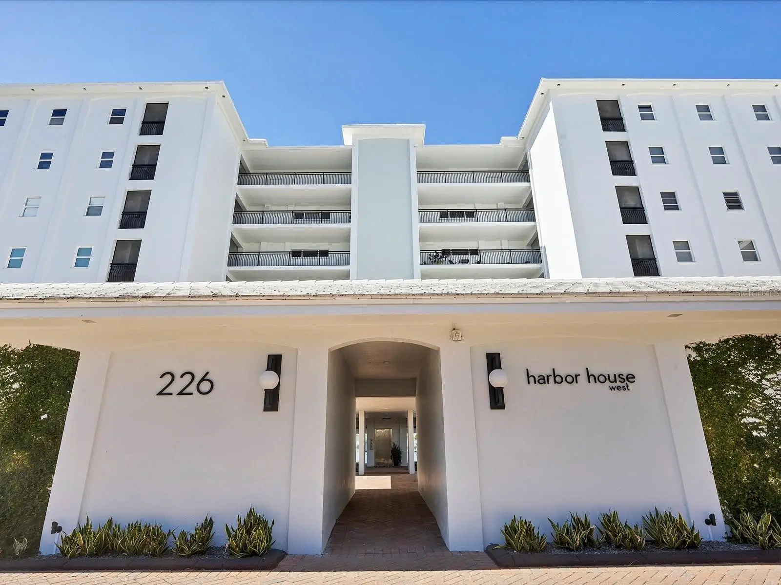 226 Golden Gate Point, FL