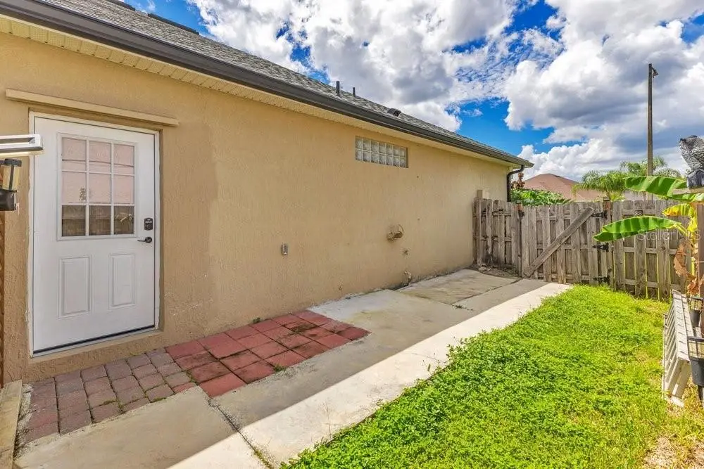 407 Thunder Gulch Court, FL