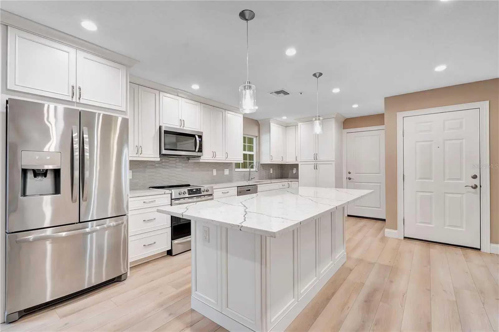 668 Post Oak Circle, FL