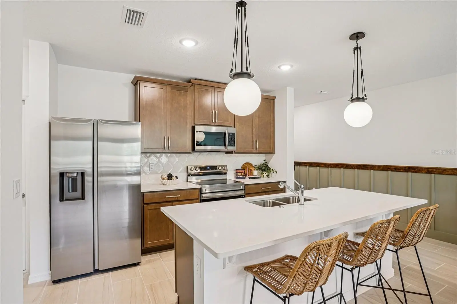 283 Thompson Village Avenue, FL