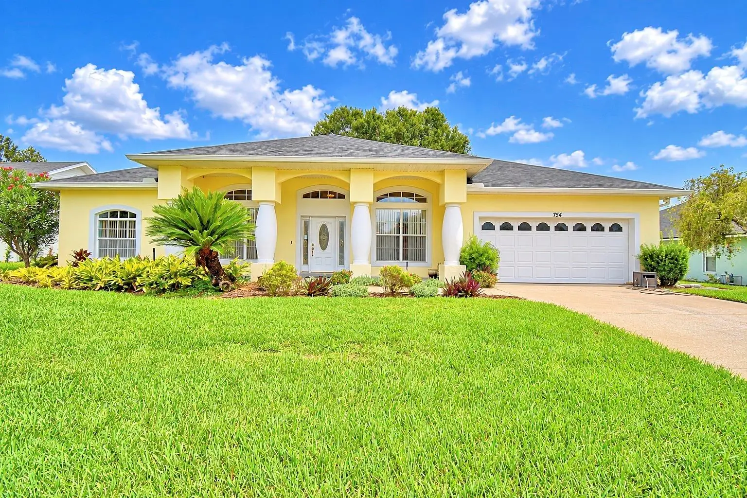 754 Santa Maria Dr, FL