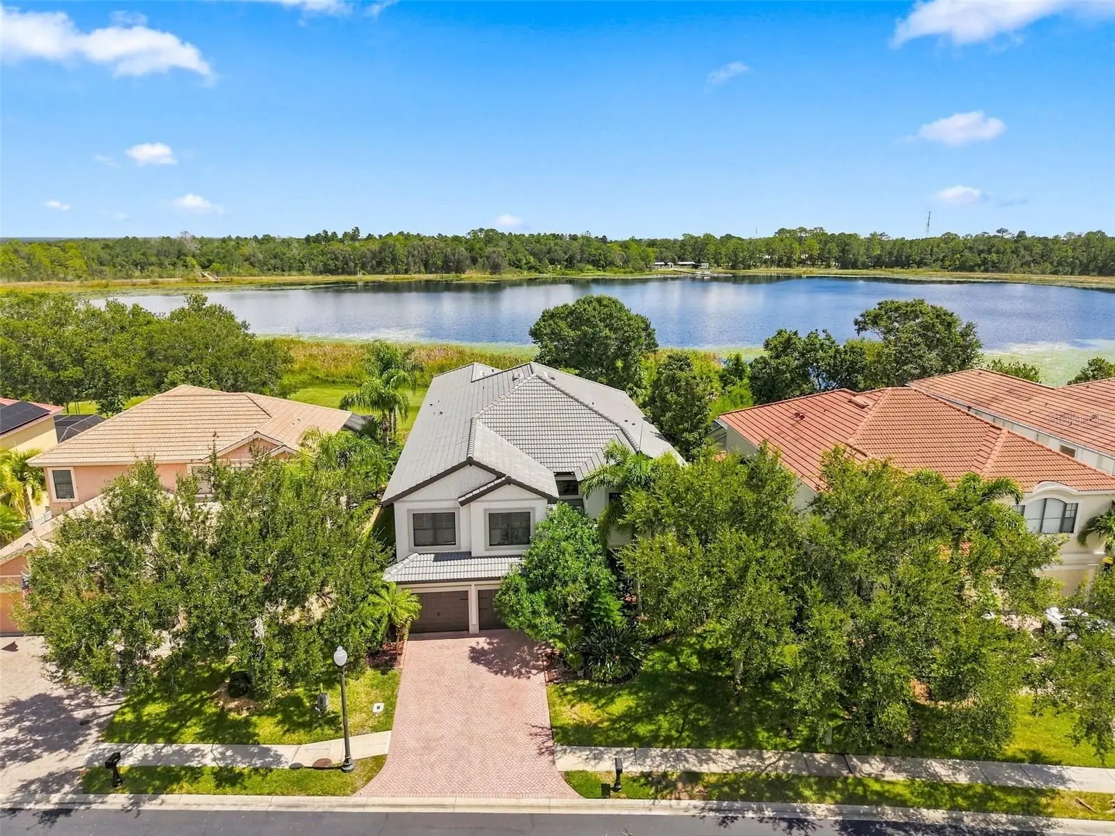 2707 Lakebreeze Lane, FL