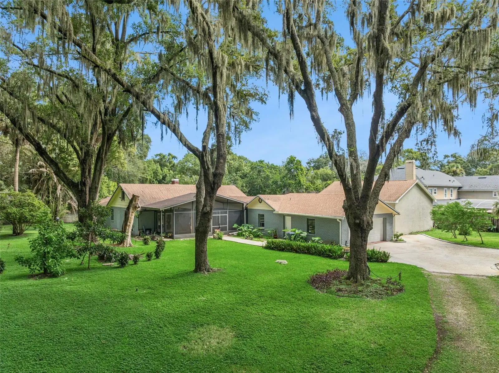 907 Sonja Pl, FL