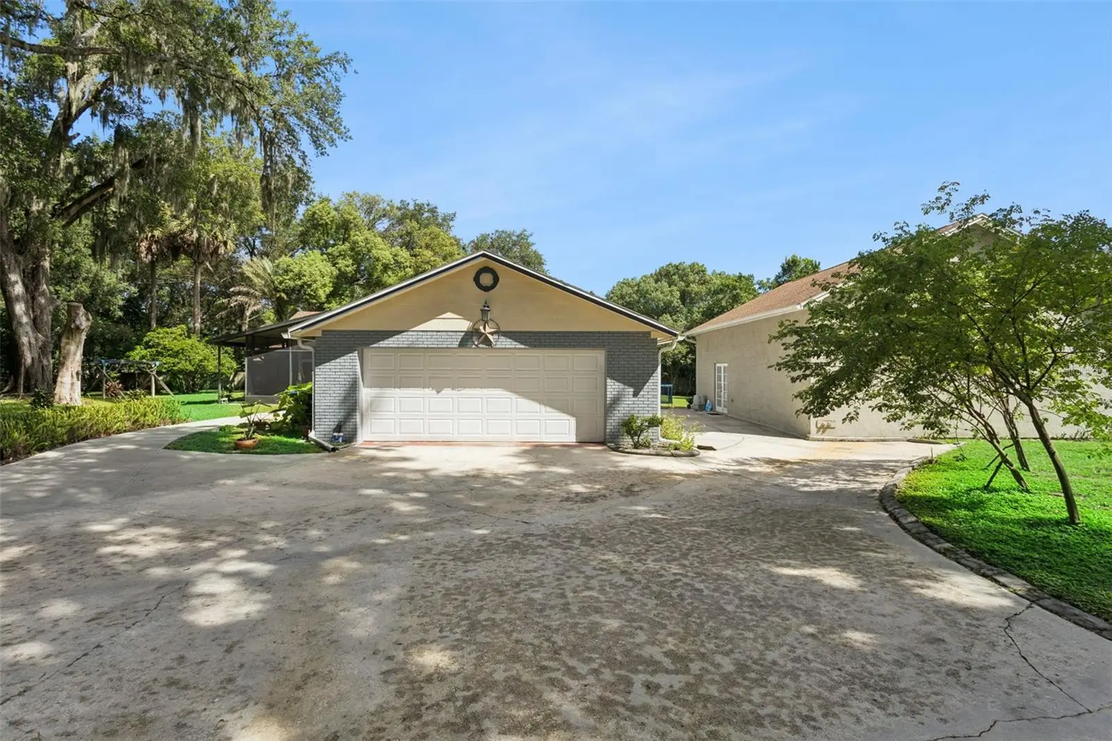 907 Sonja Pl, FL