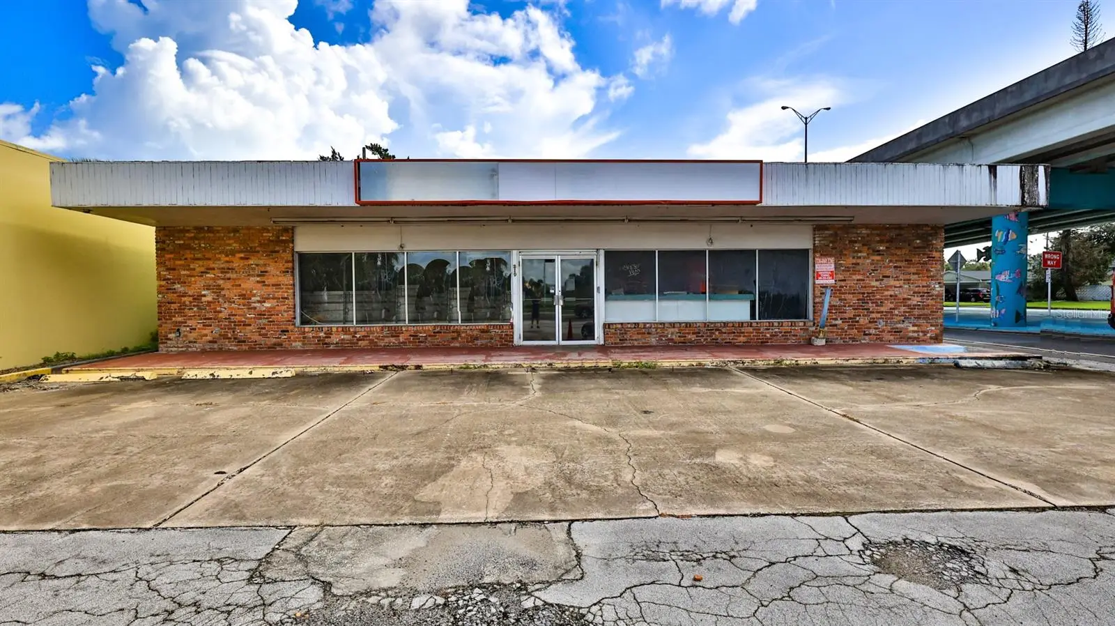 319 Dixie Freeway, FL
