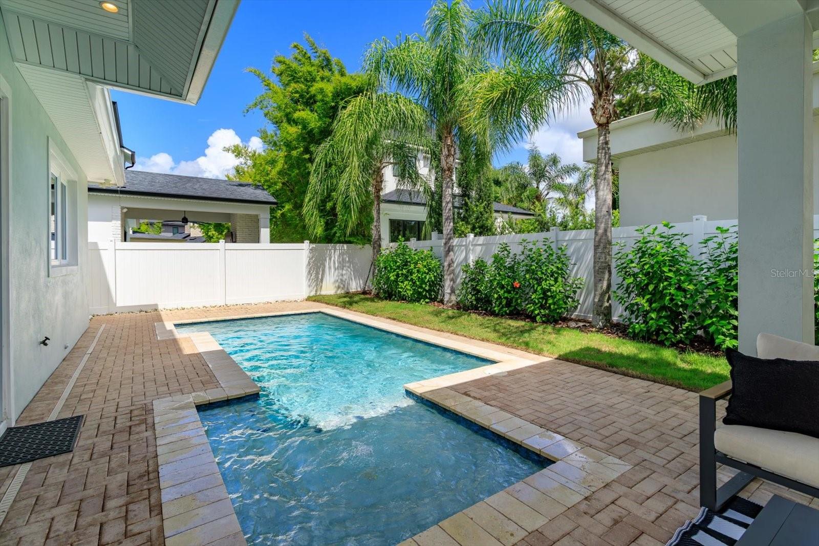 533 Country Club Drive, FL