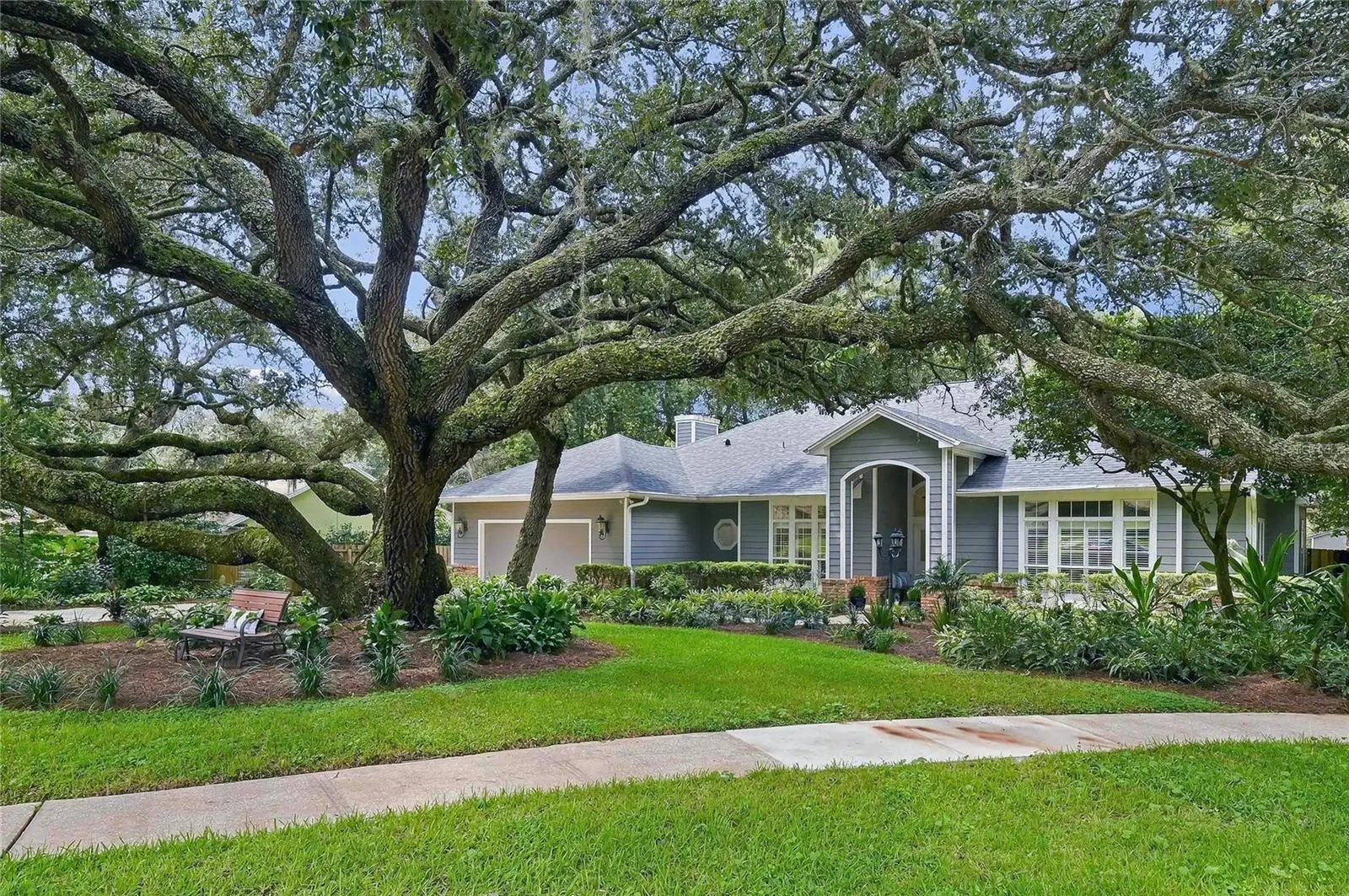 618 Crooked Pine Court, FL