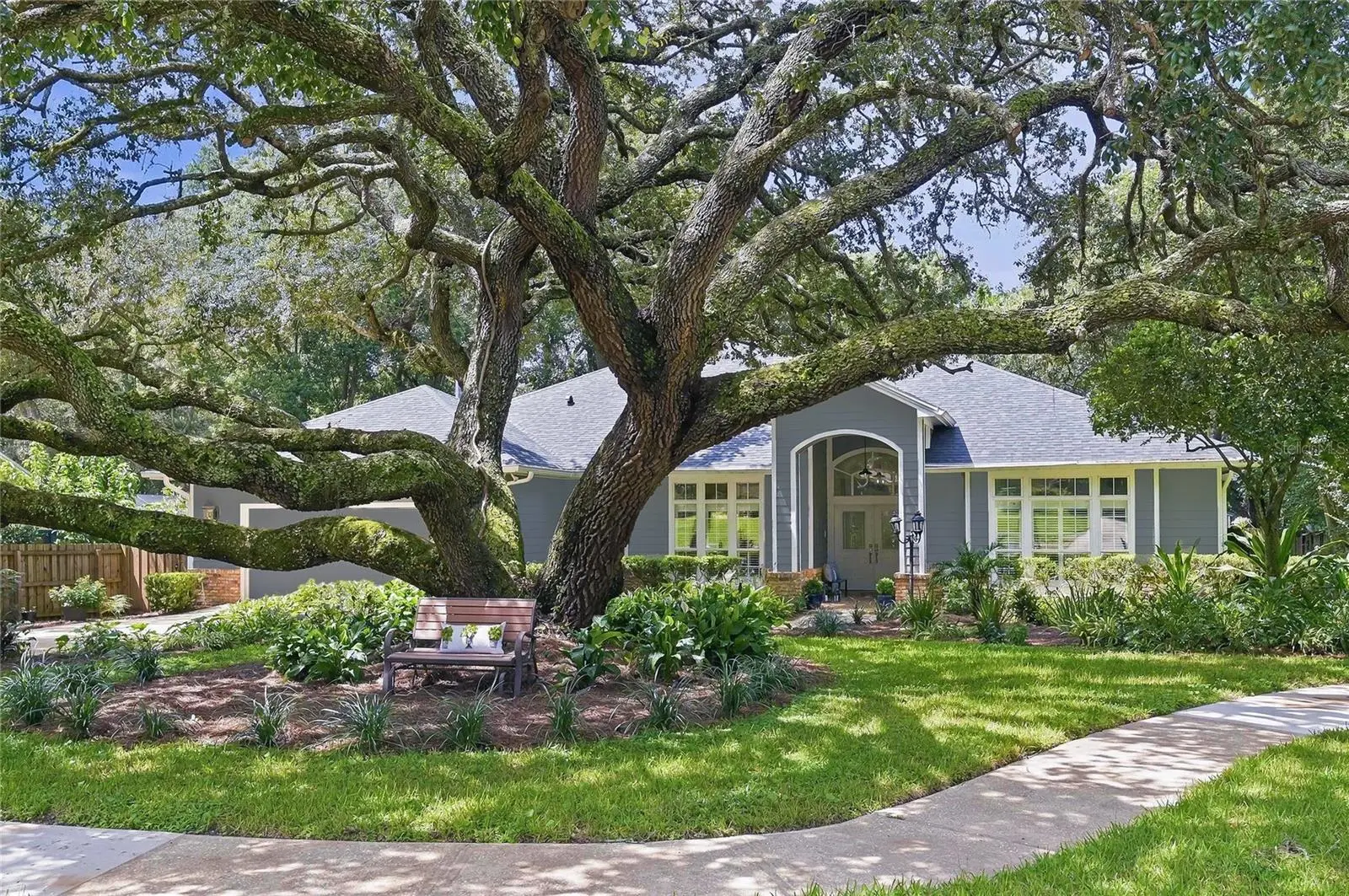 618 Crooked Pine Court, FL