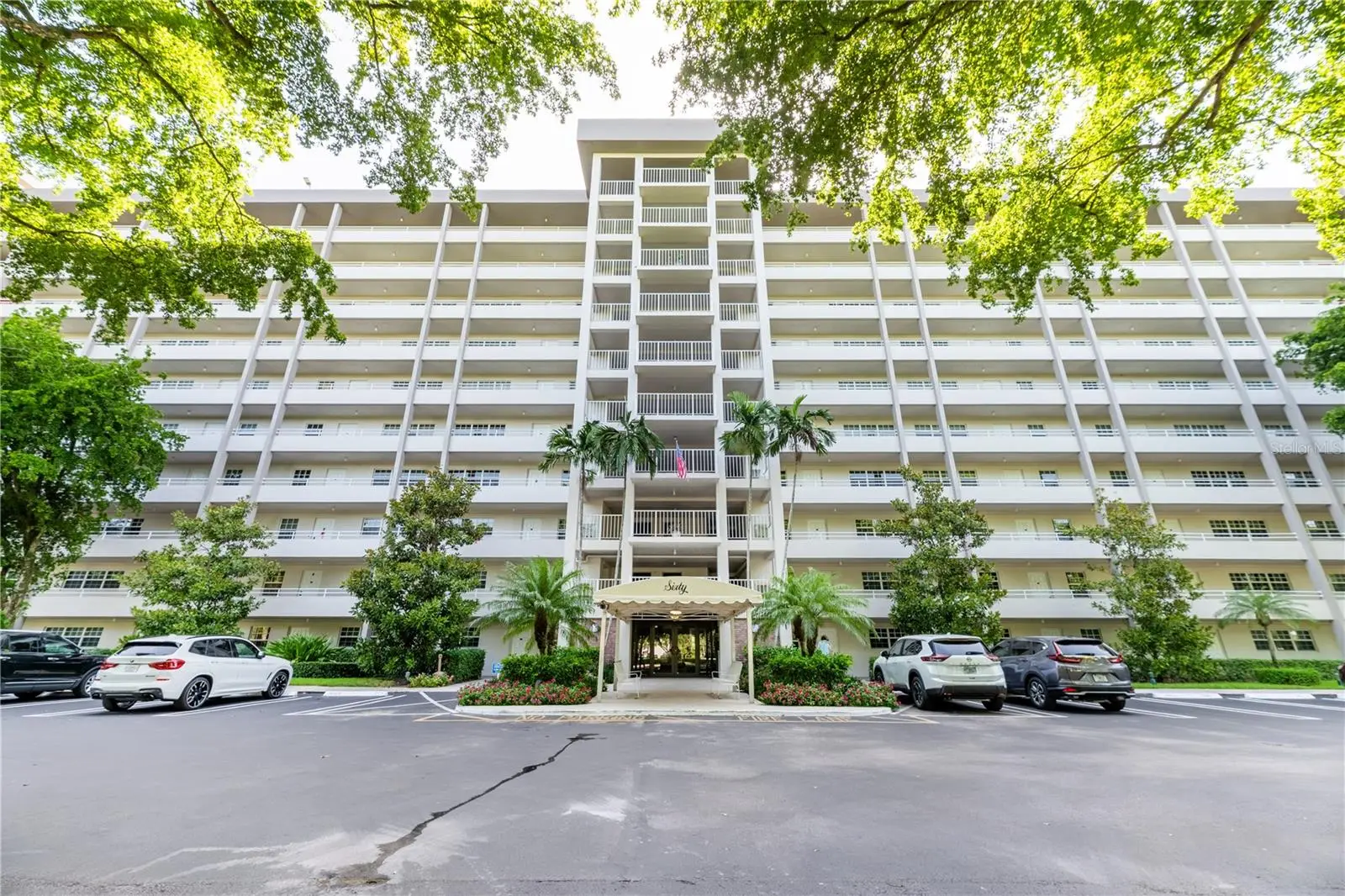 605 Oaks Drive, FL