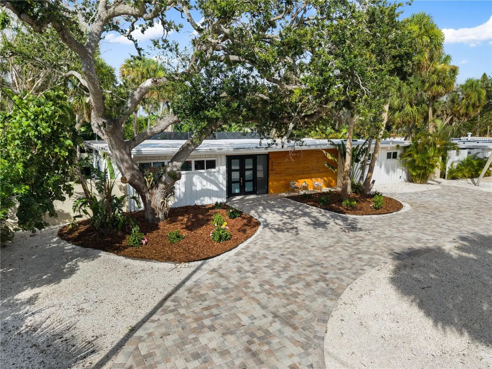 4879 Commonwealth Drive, FL