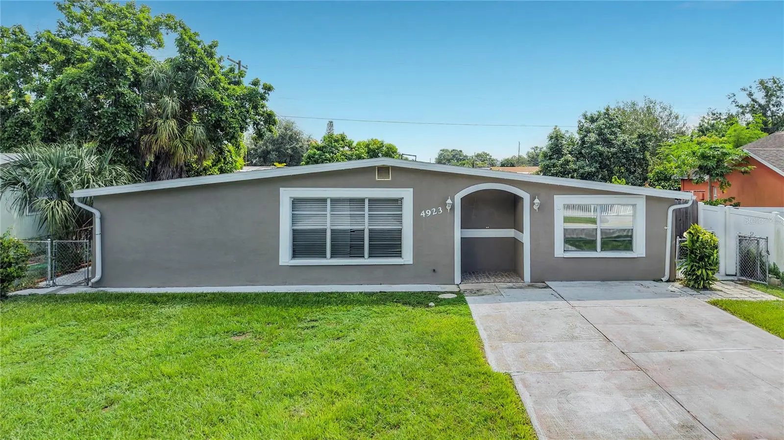 4923 Cresthill Drive, FL