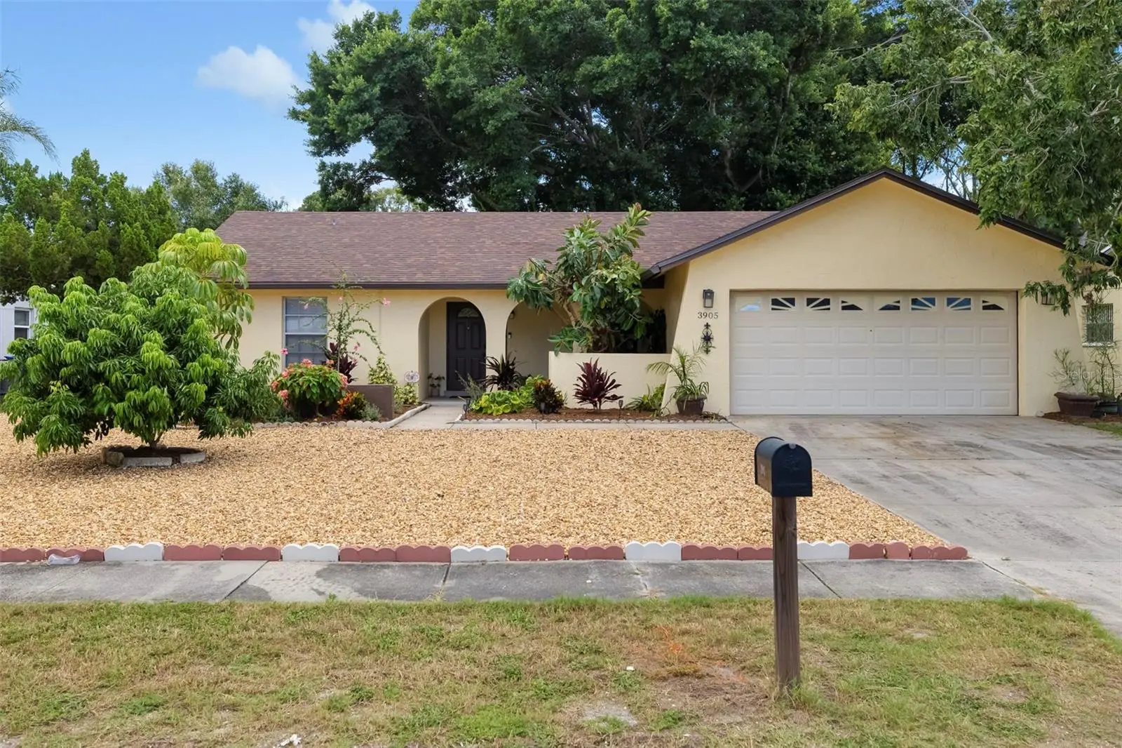 3905 Sandpointe Drive, FL