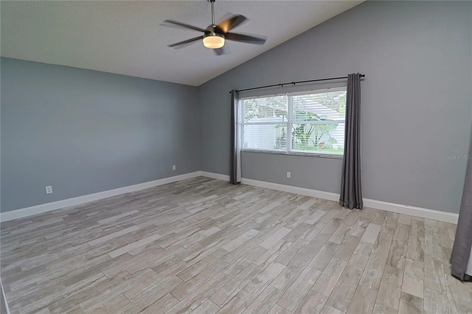 528 Royal Tree Lane, FL