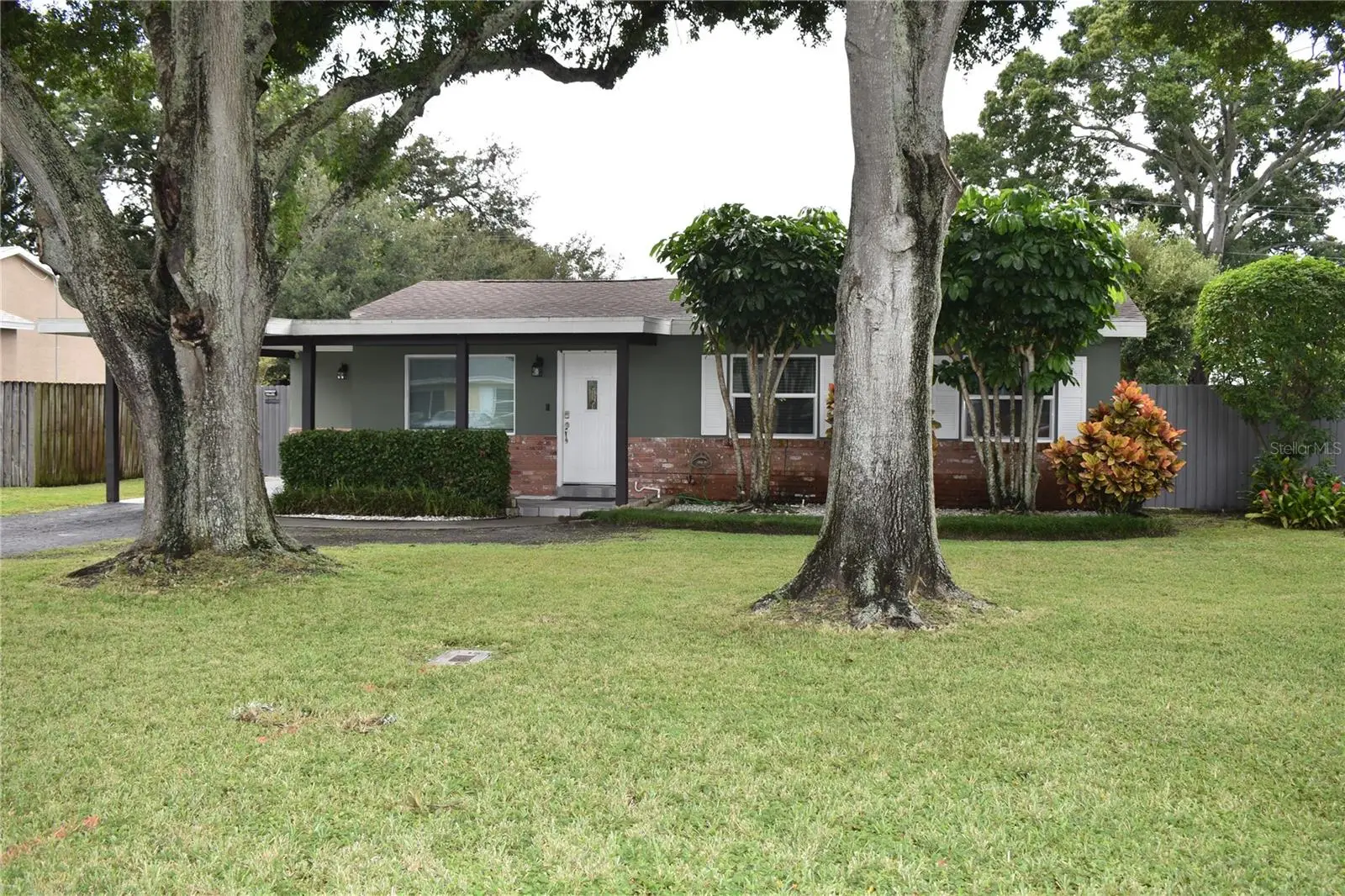 110 Royal Palms, FL