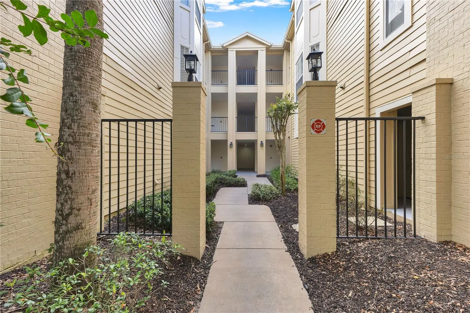404 Summit Ridge Place, FL