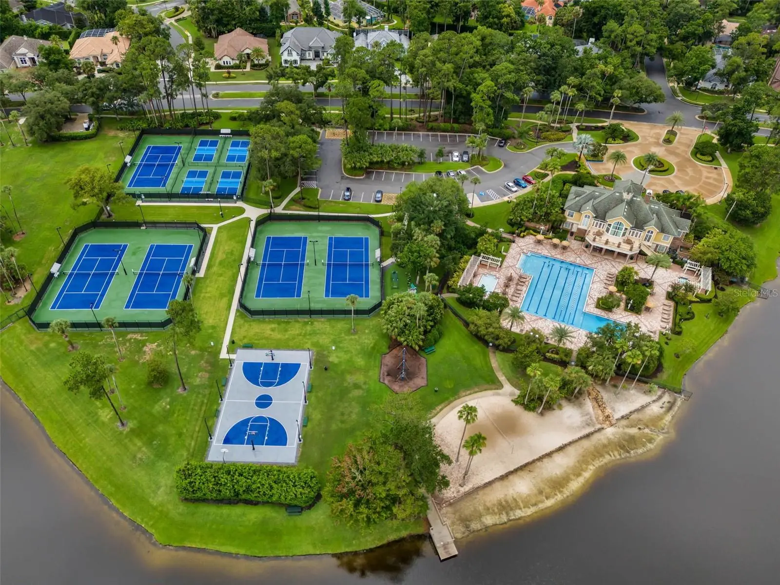 590 Broadoak Loop, FL