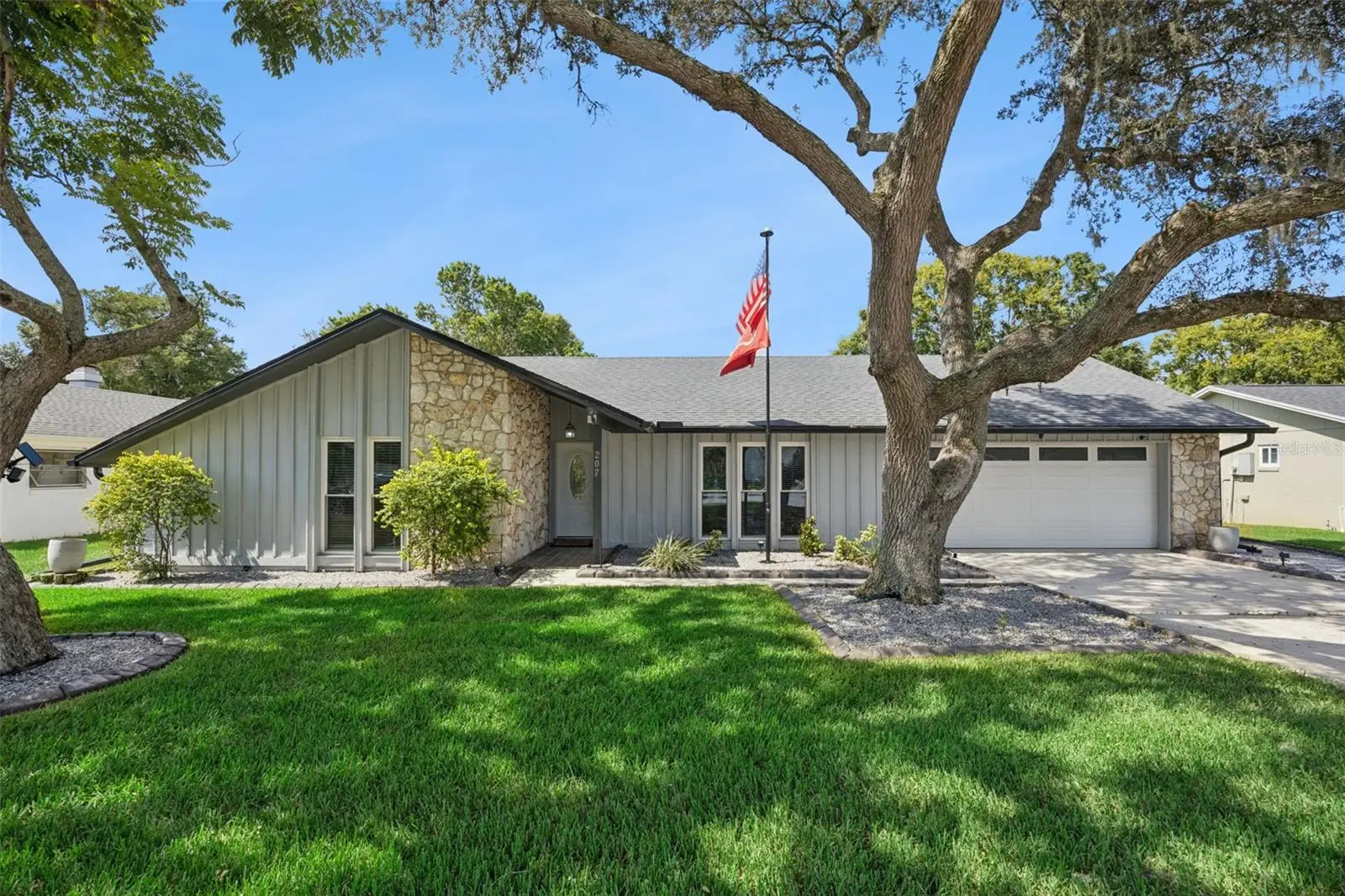 207 Harrogate Place, FL