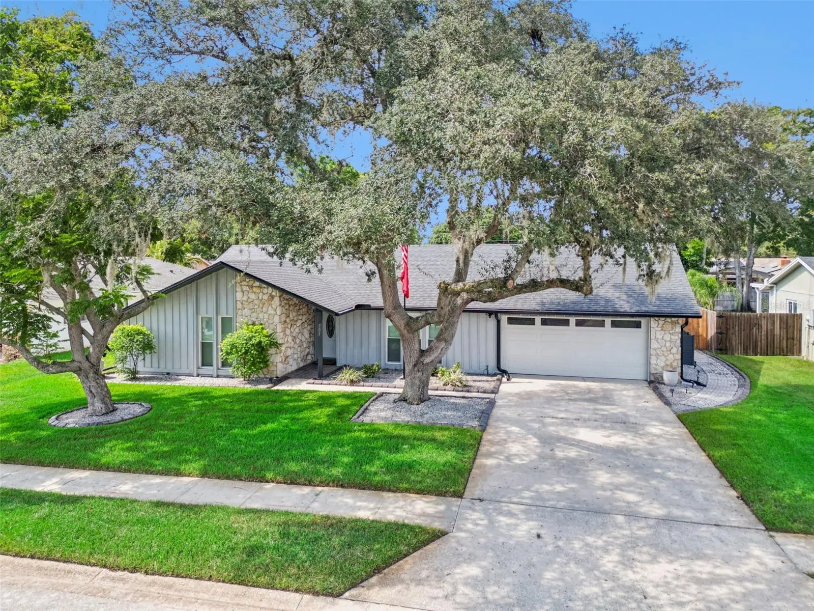 207 Harrogate Place, FL