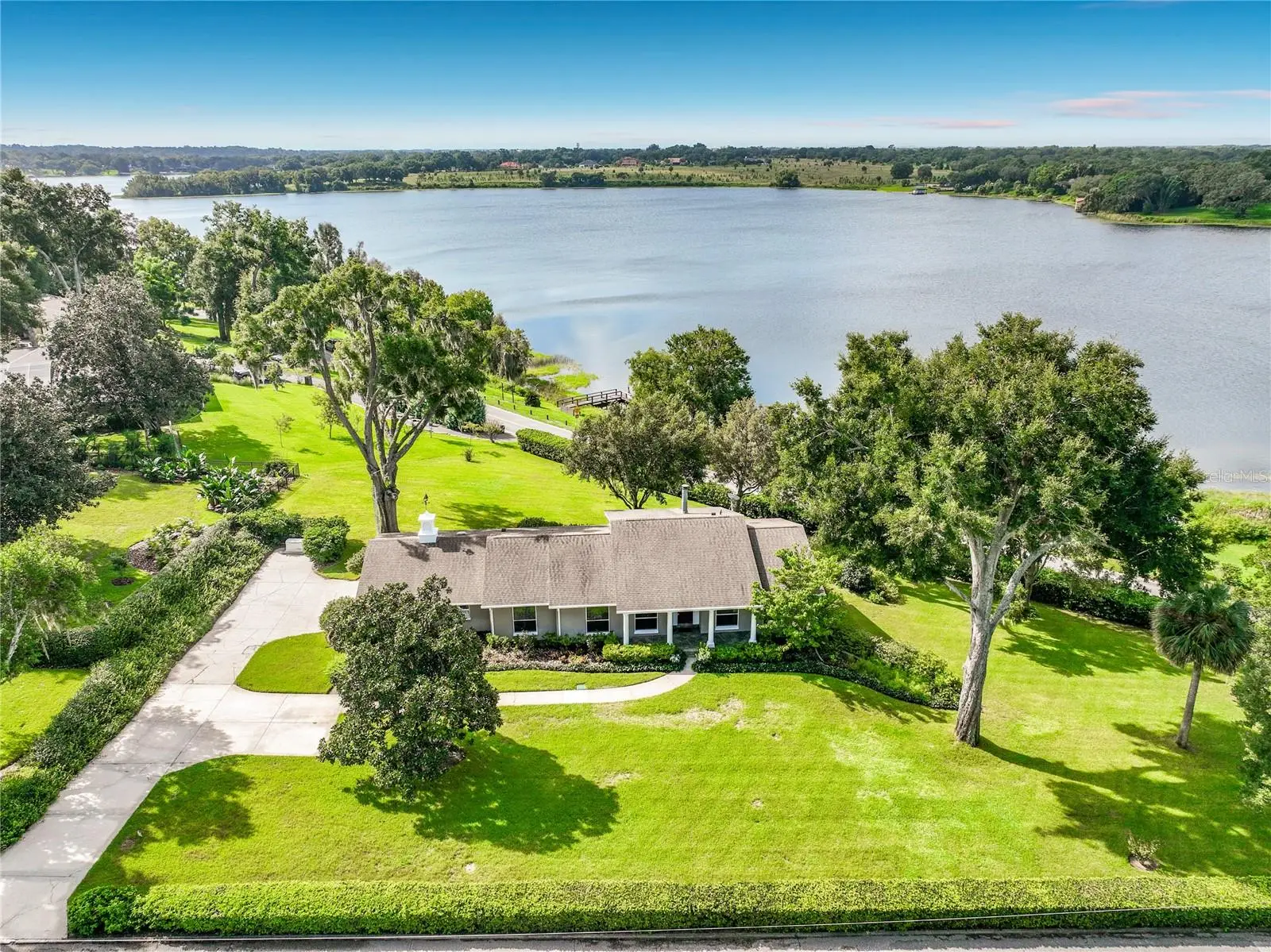 1800 Country Club Drive, FL