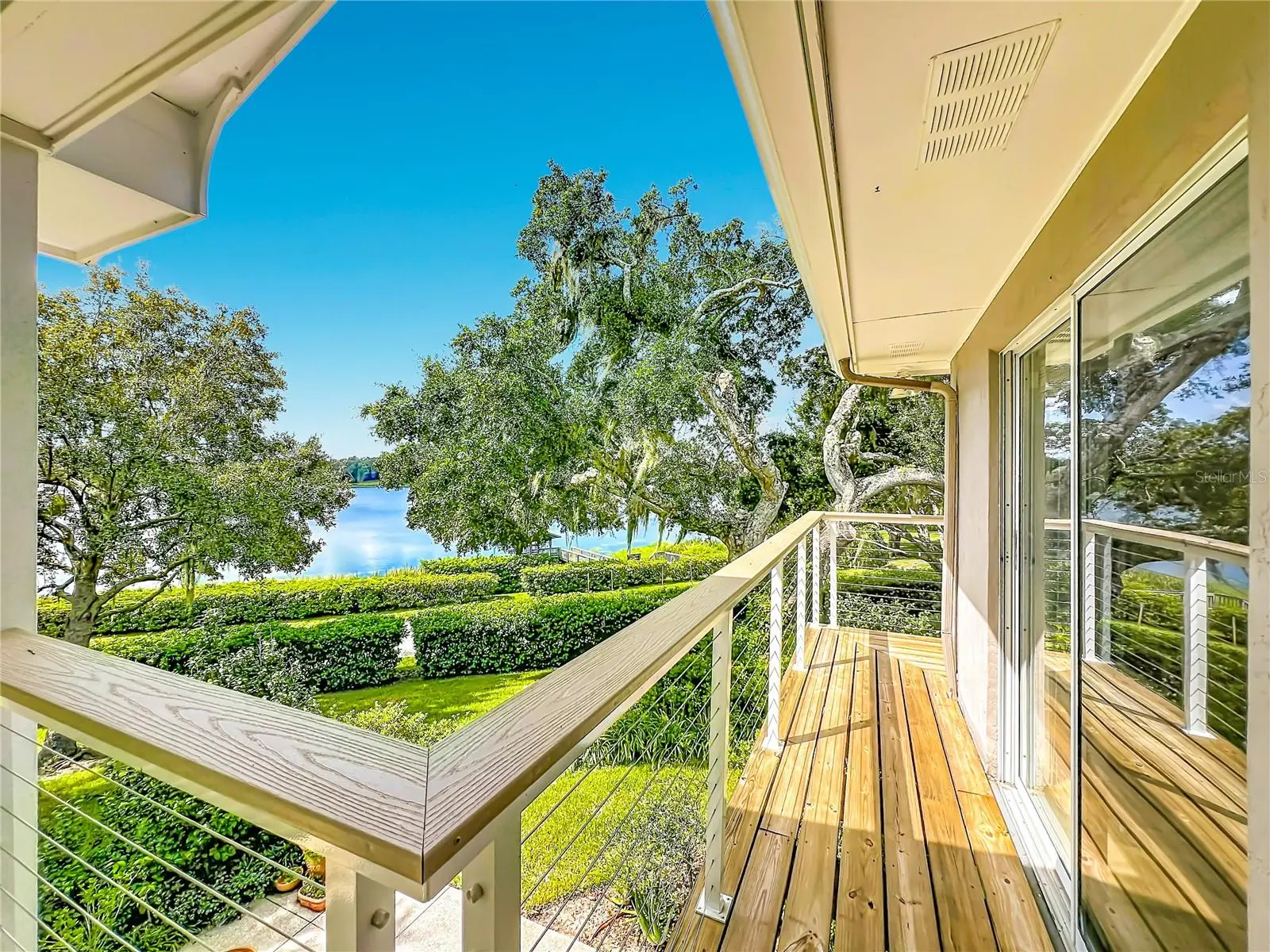 1800 Country Club Drive, FL