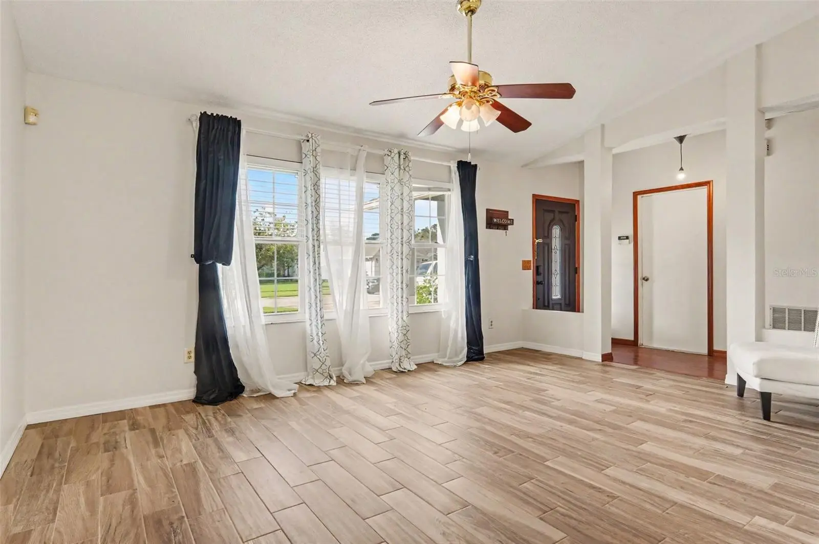8625 Redskin Court, FL