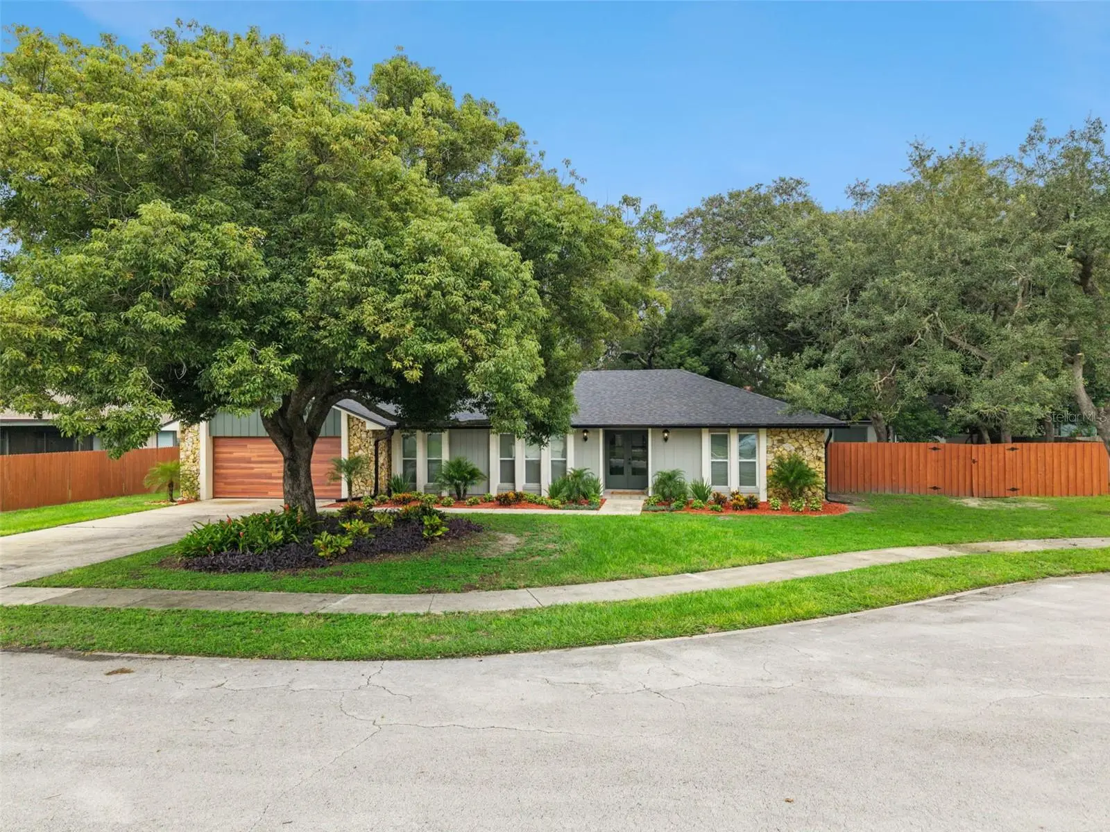 711 Columbus Way, FL