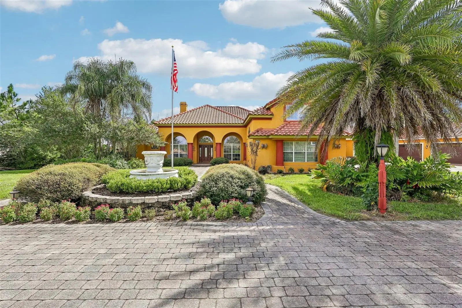 32736 Wolfs Trail, FL