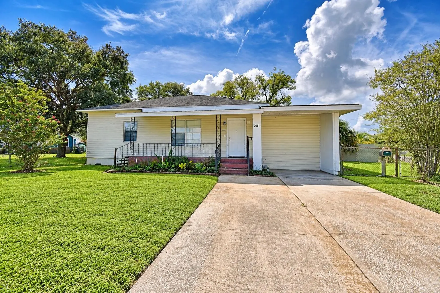 201 Lake Dale Drive, FL
