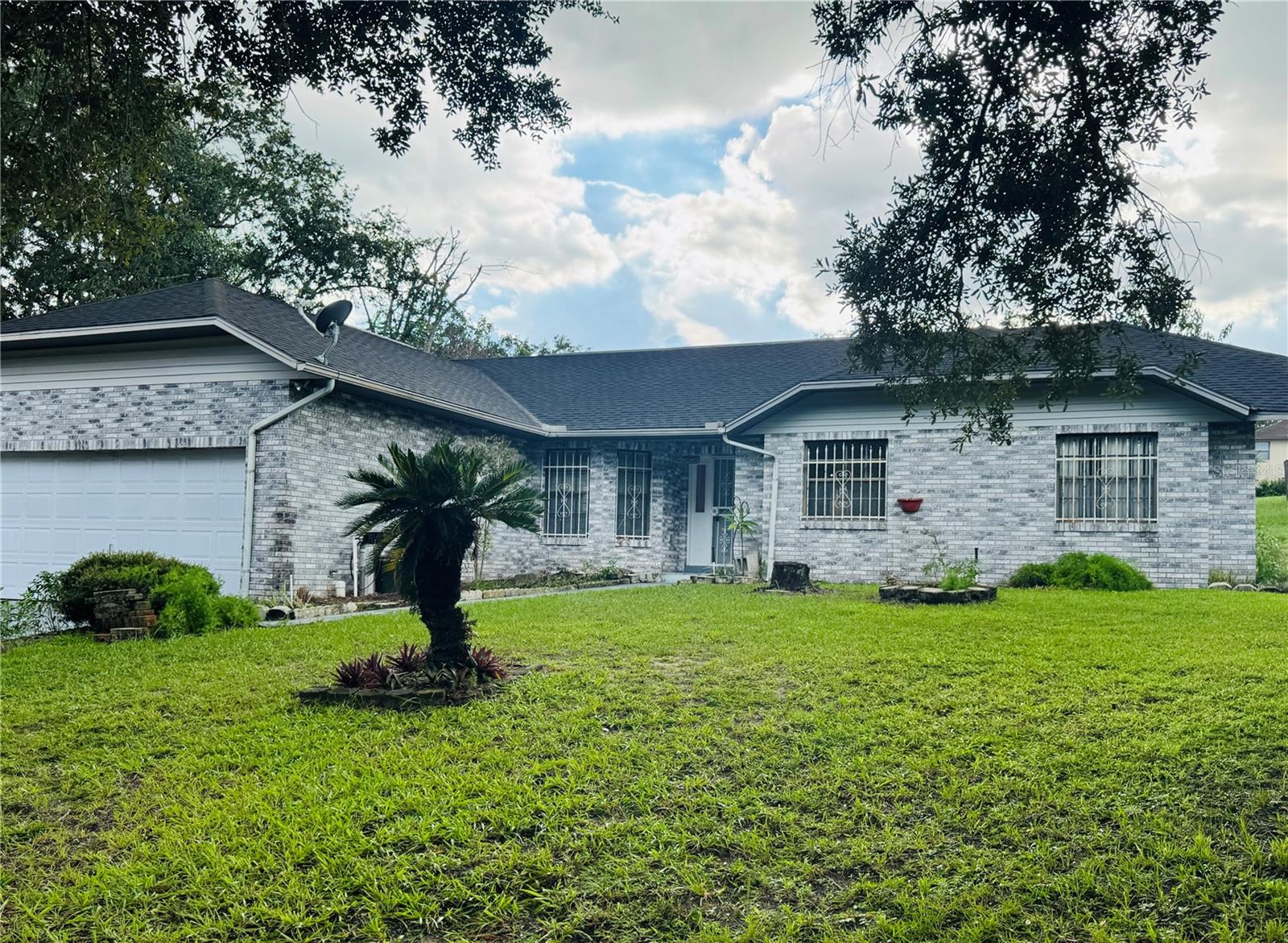 819 Chamberlain Loop, FL