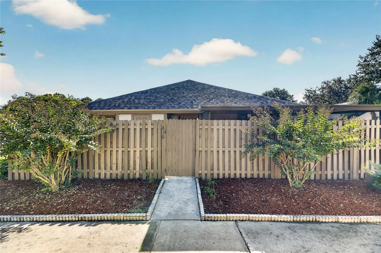 810 Hunters Court, FL
