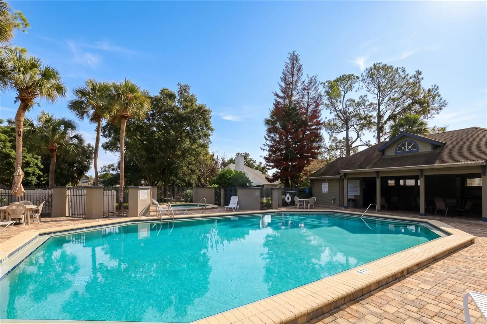 956 Forest Ridge Court, FL
