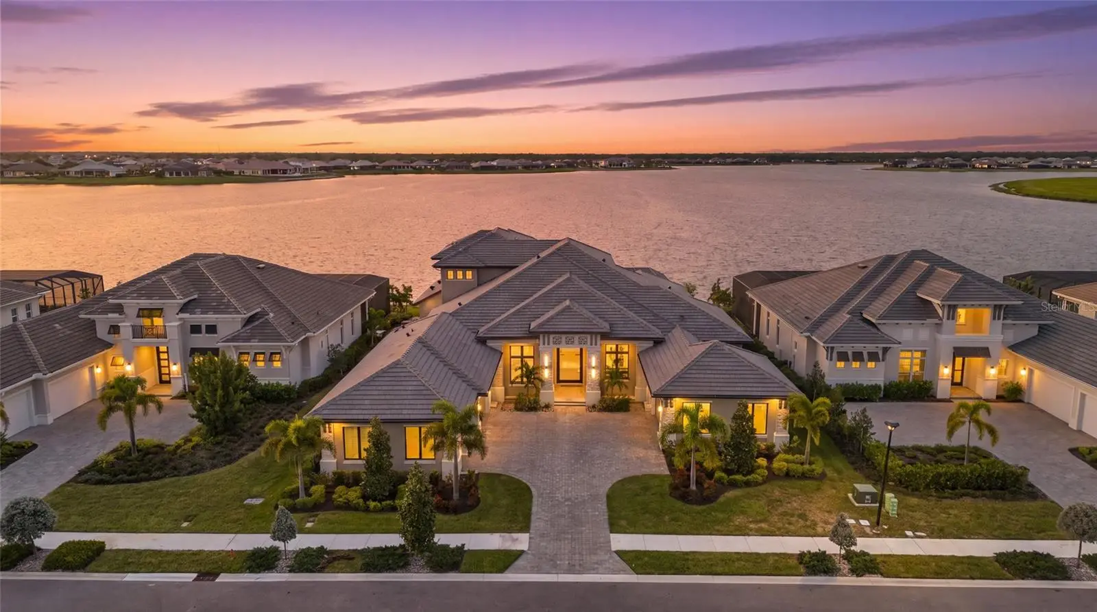 596 Blue Shell Loop, FL