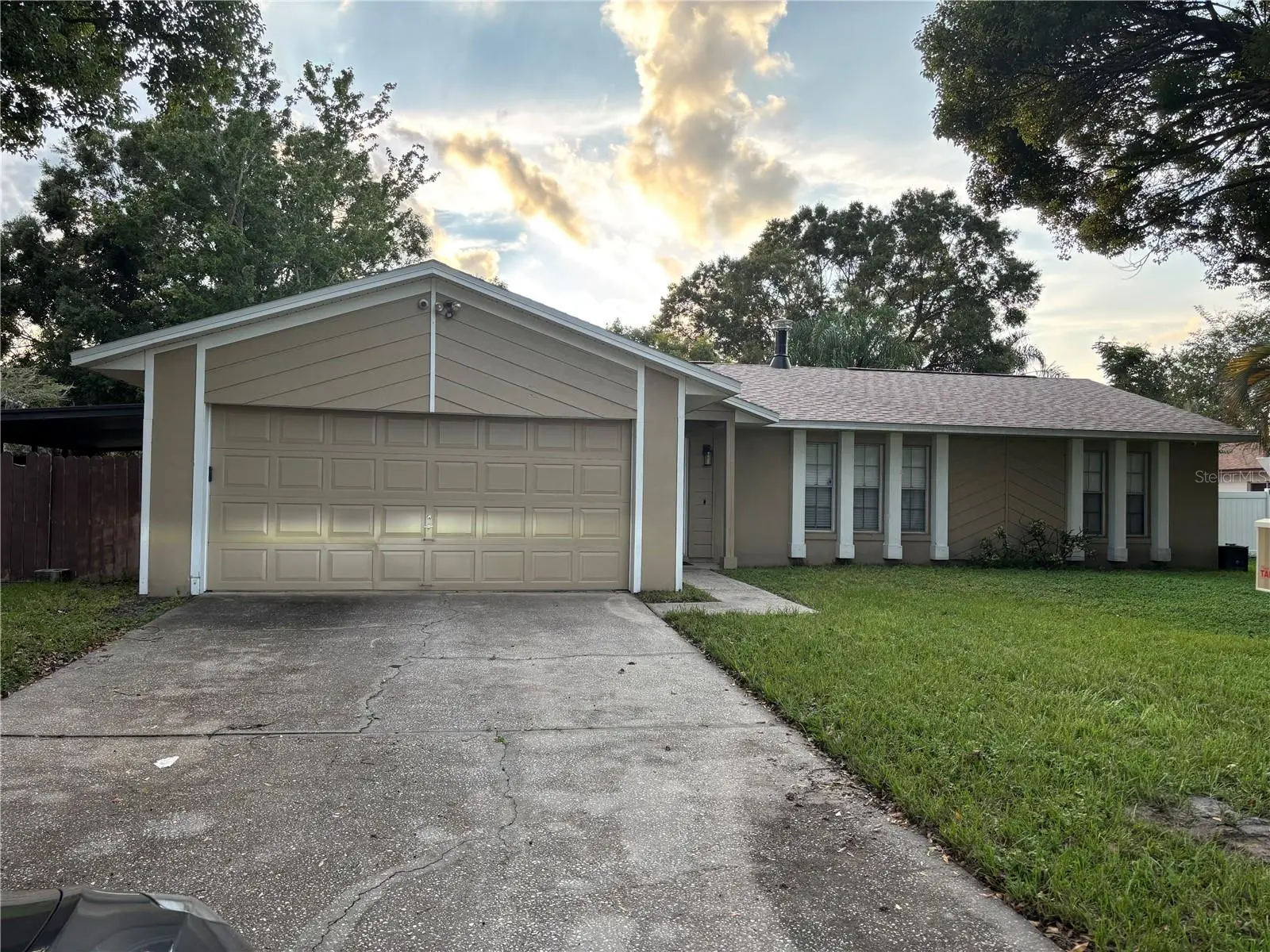 858 Mosshart Lane, FL