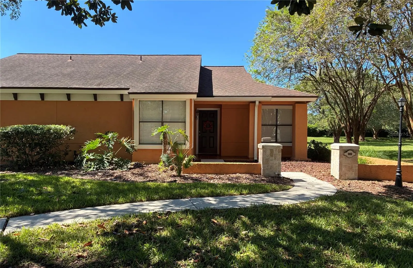 922 Shoreline Circle, FL