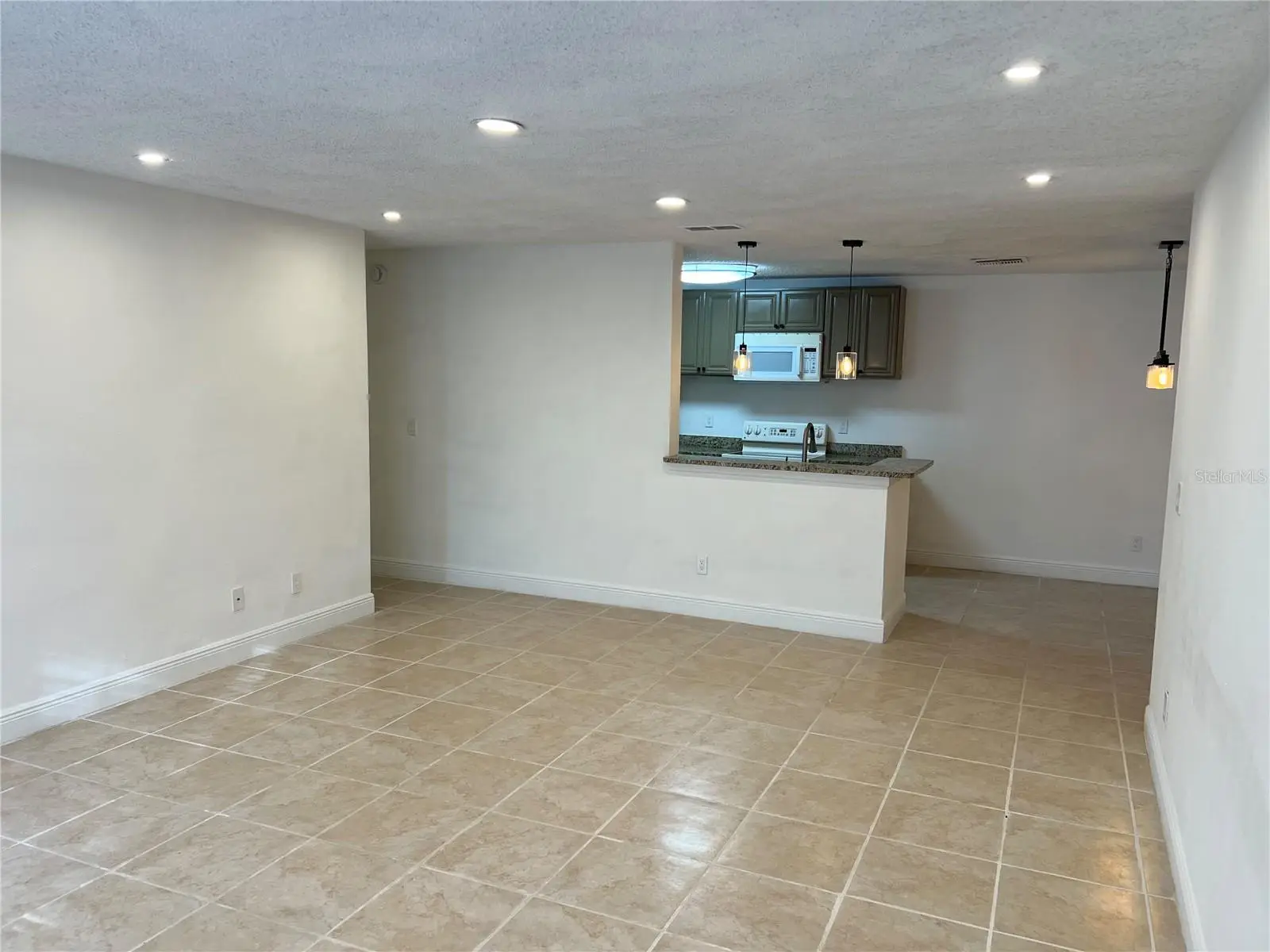 2101 Cascades Boulevard, FL