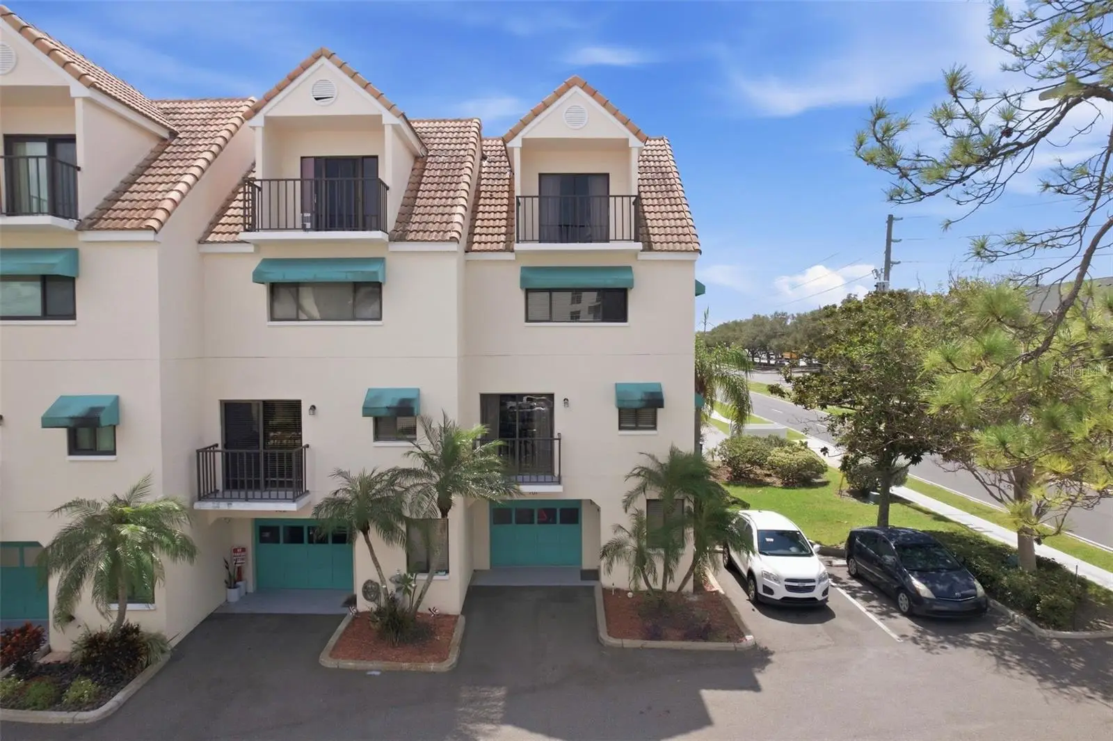 325 Island Way, FL