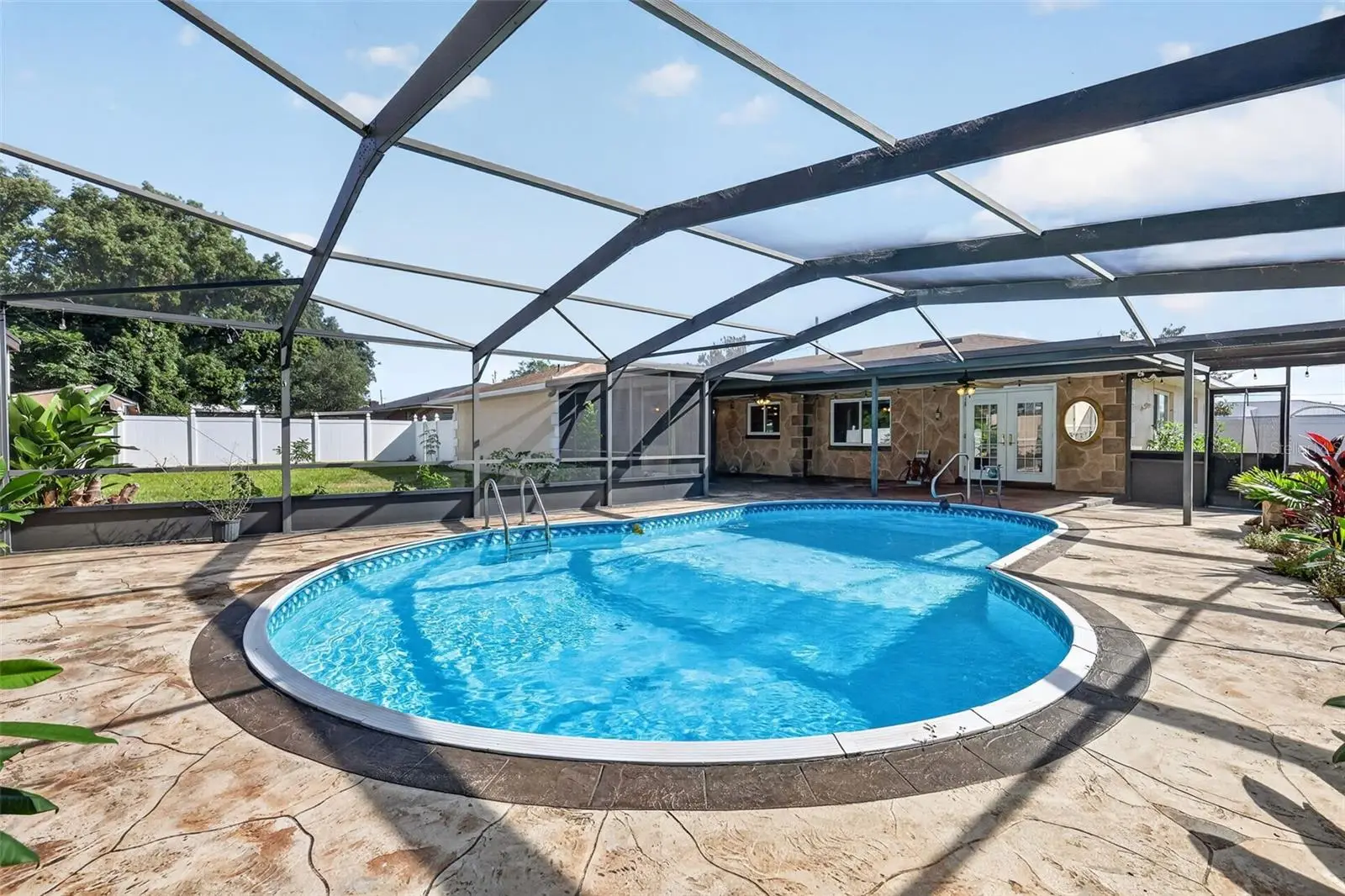 241 S 7th St, FL