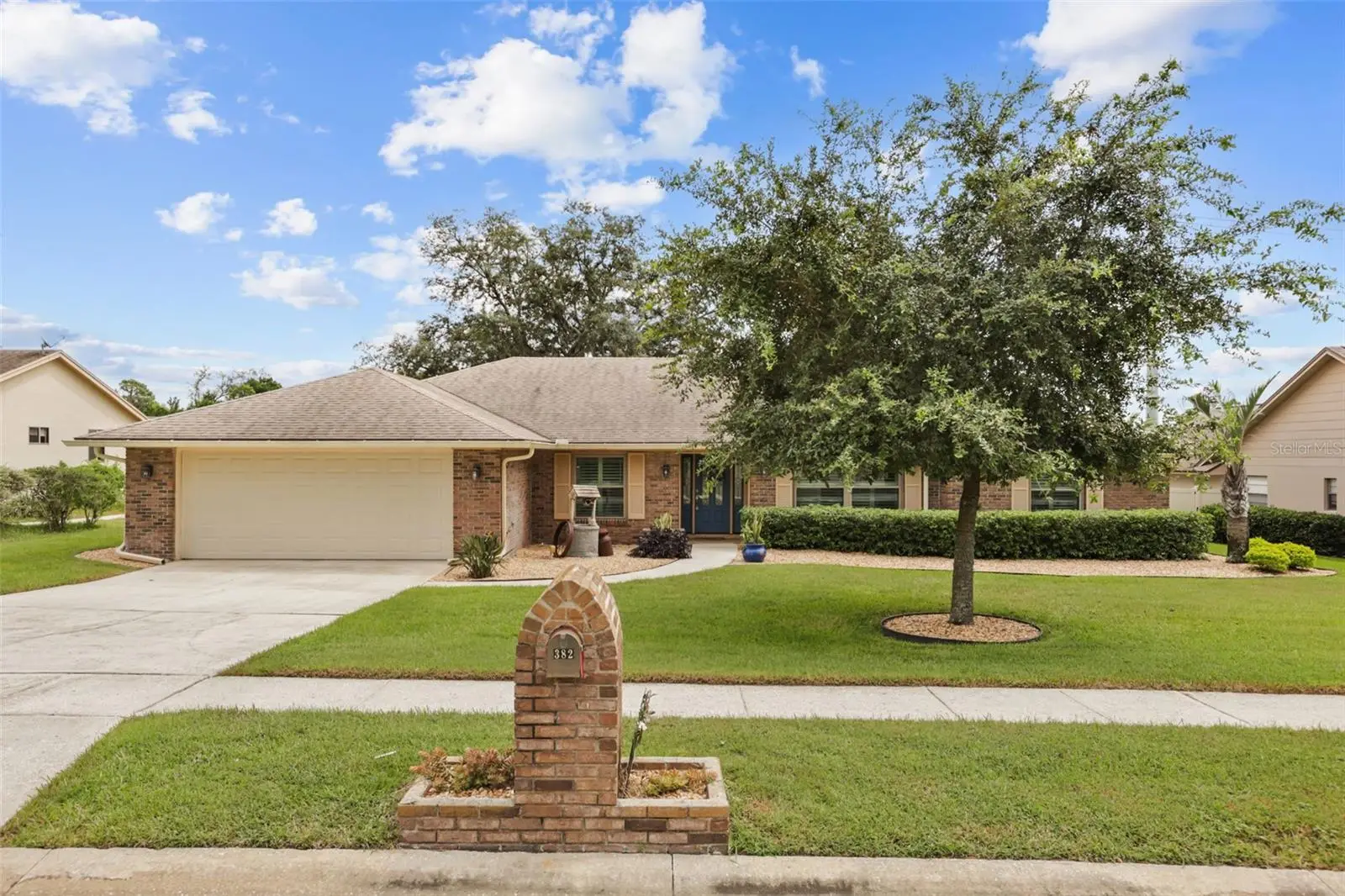 382 Forest Park Circle, FL