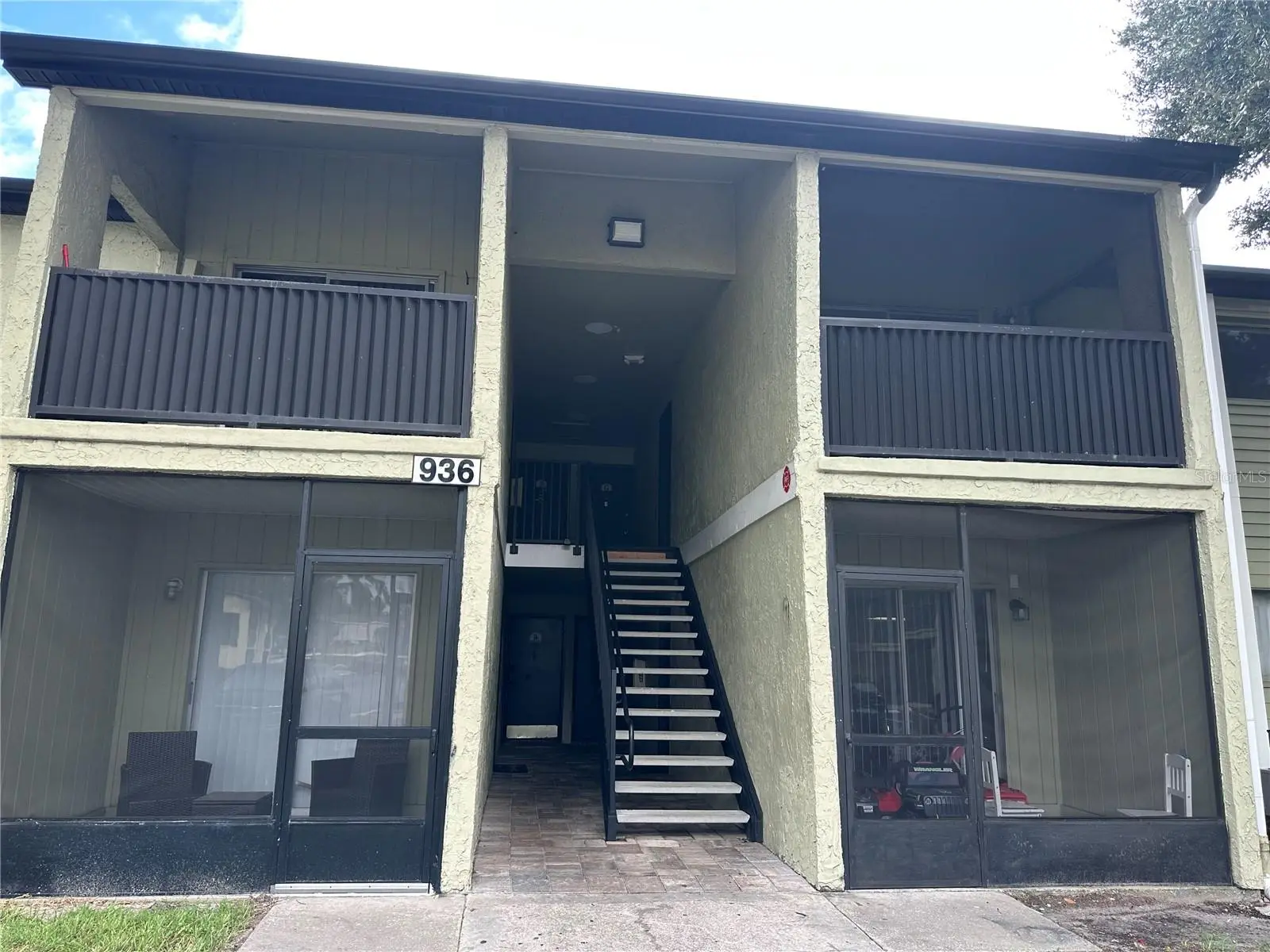 936 Lake Destiny Dr, FL