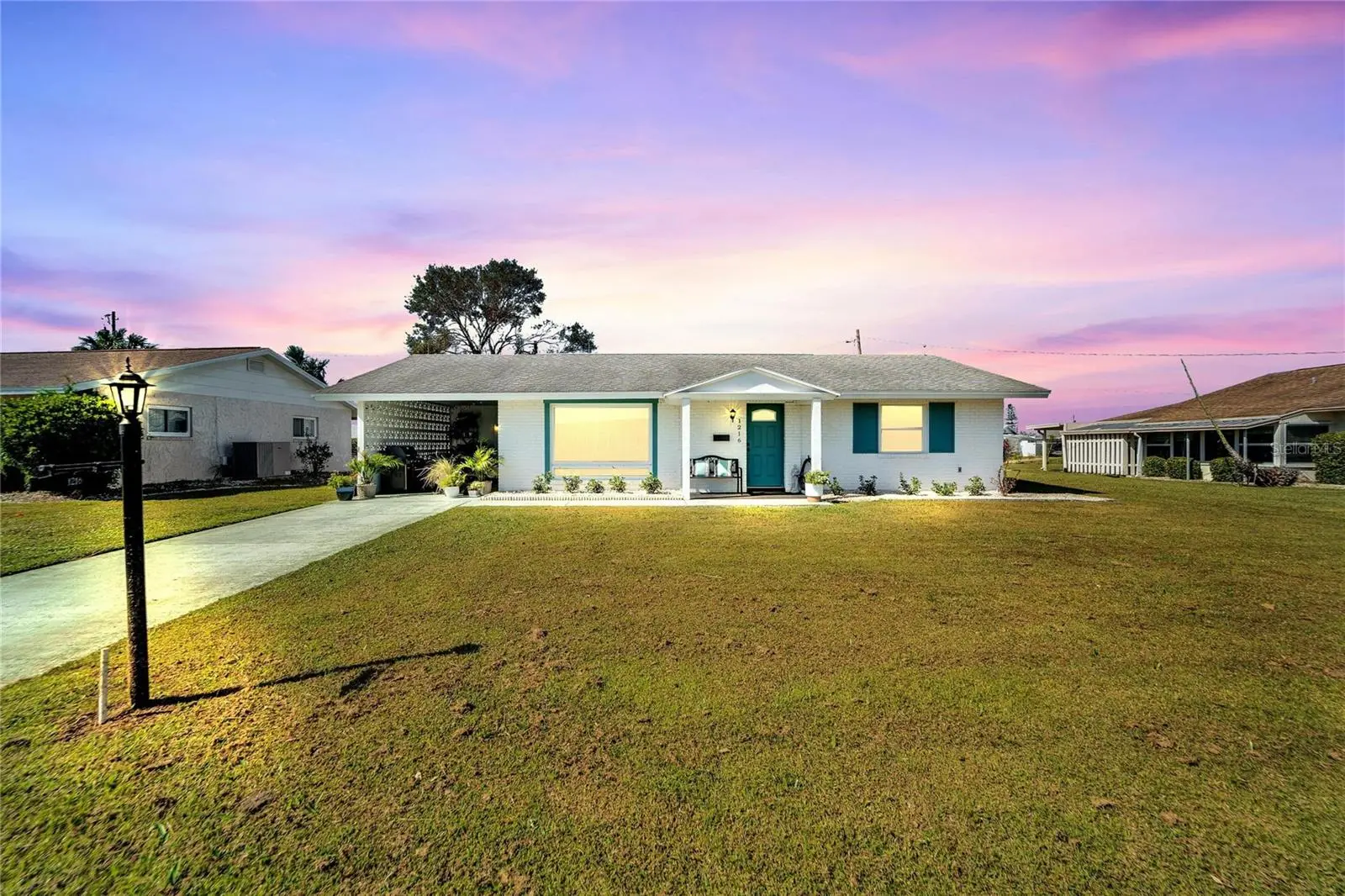 1216 Hacienda Drive, FL