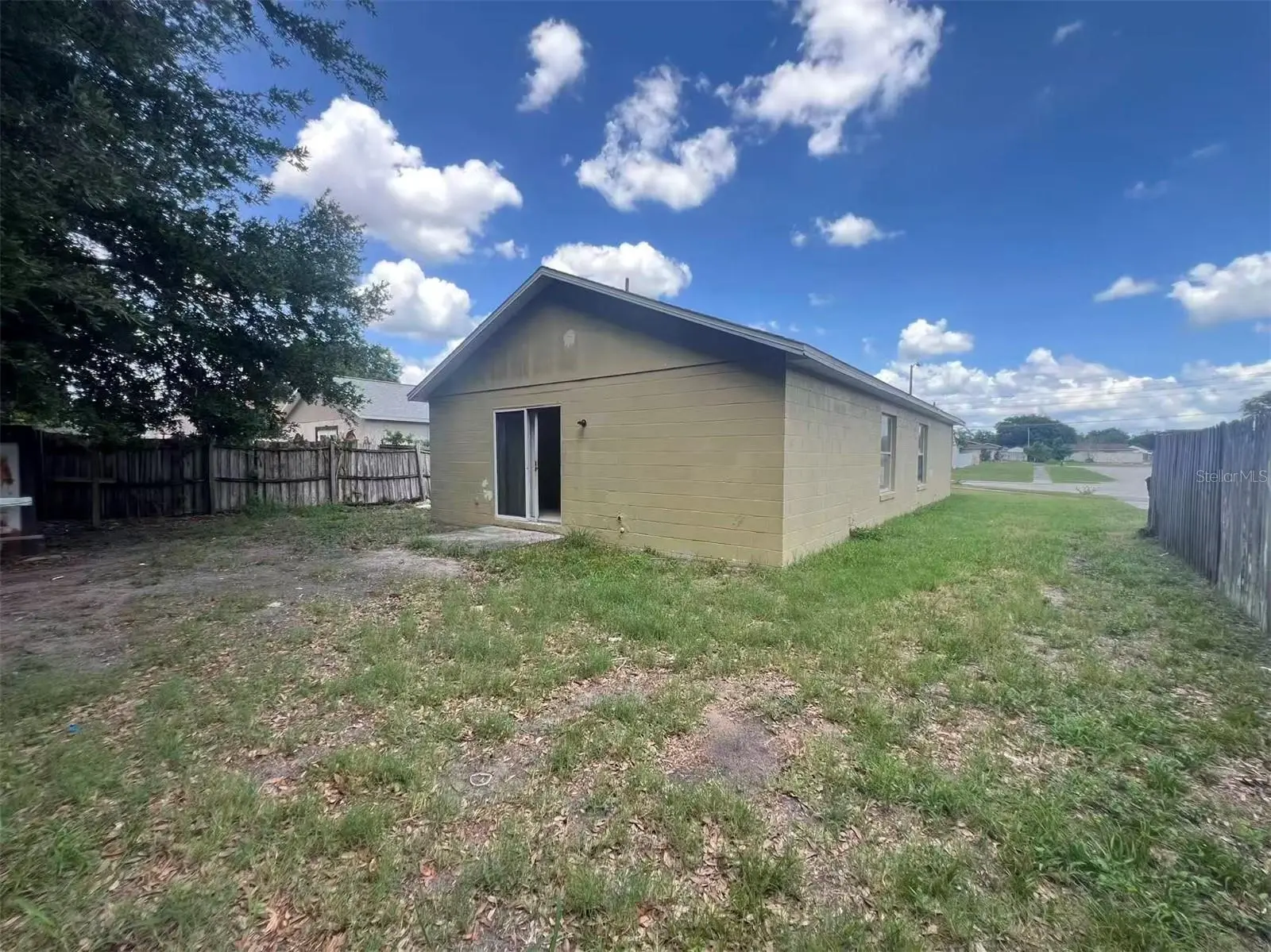 464 Spreading Oak Circle, FL