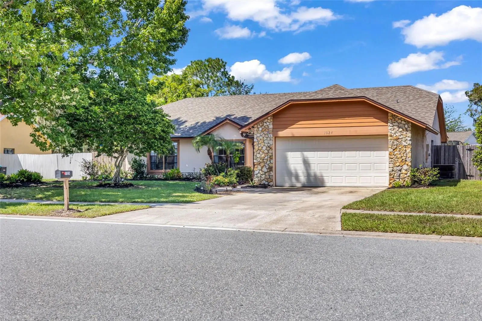 1024 Dinero Drive, FL