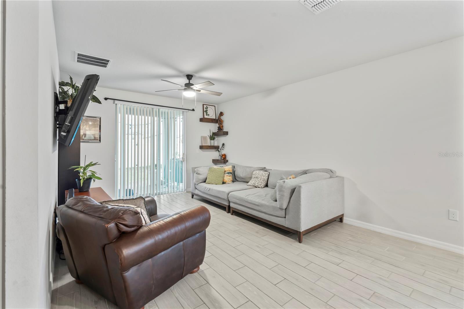 551 Amadoras Way, FL