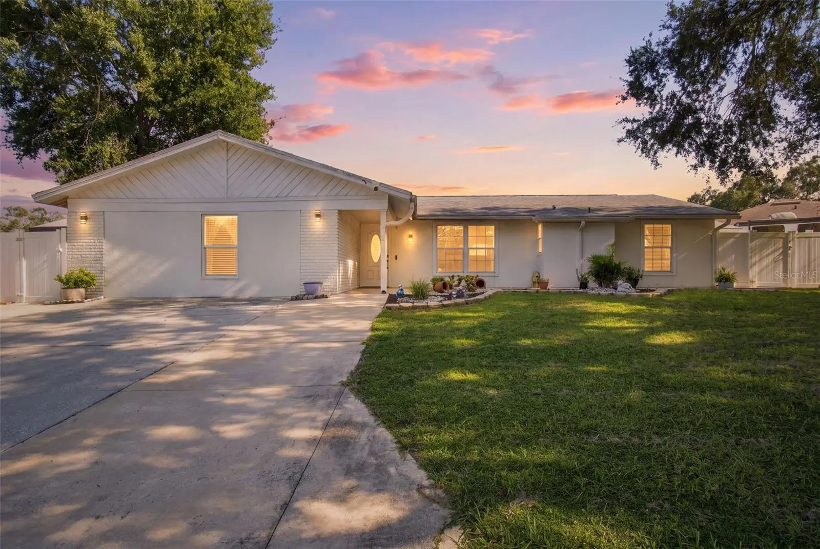 1325 Oakcrest Drive, FL