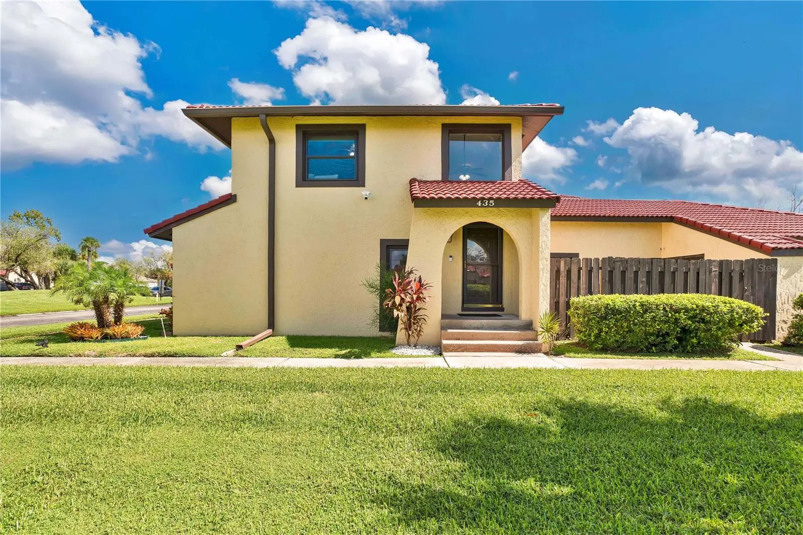 435 Hunter Circle, FL