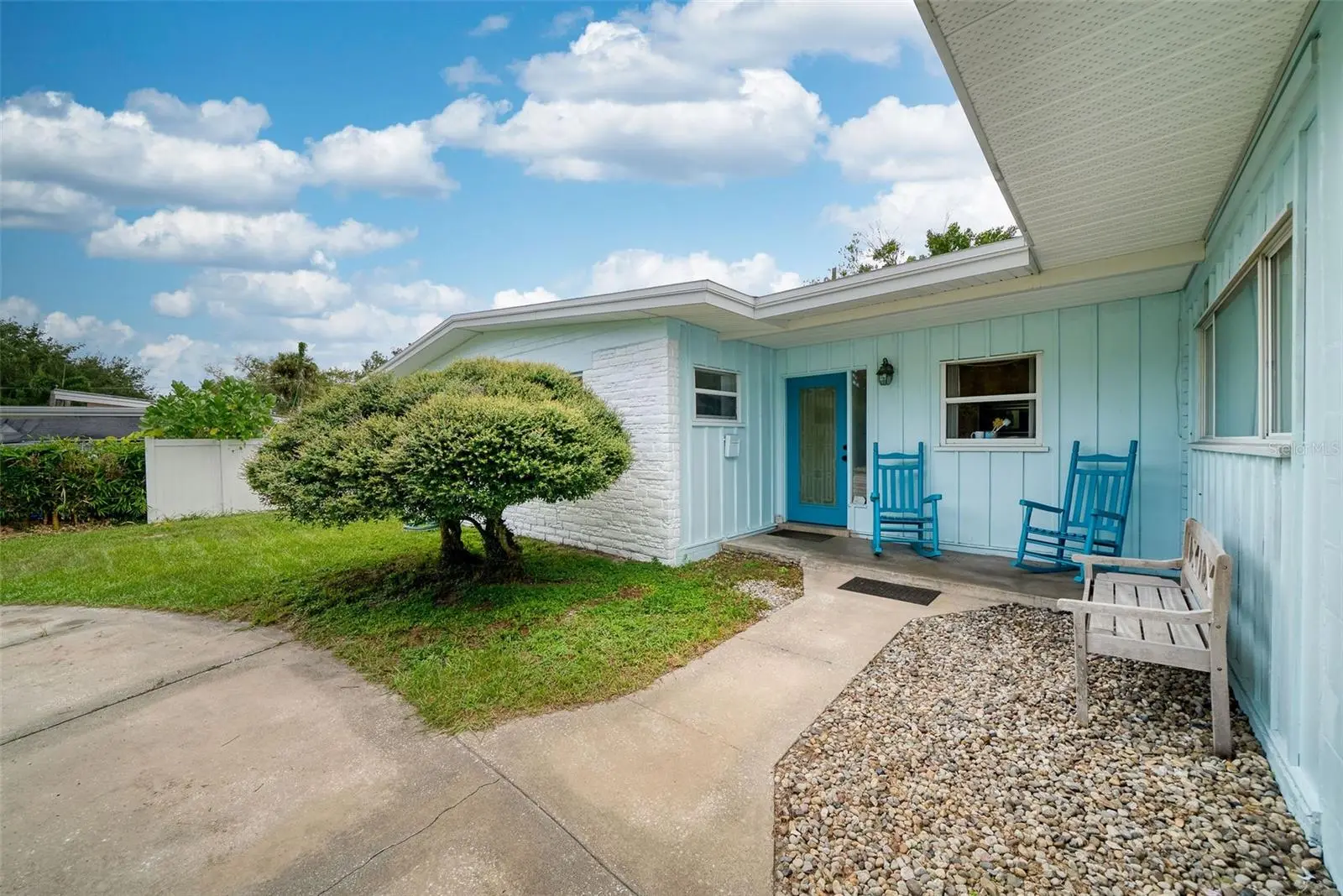 112 Bell Place, FL