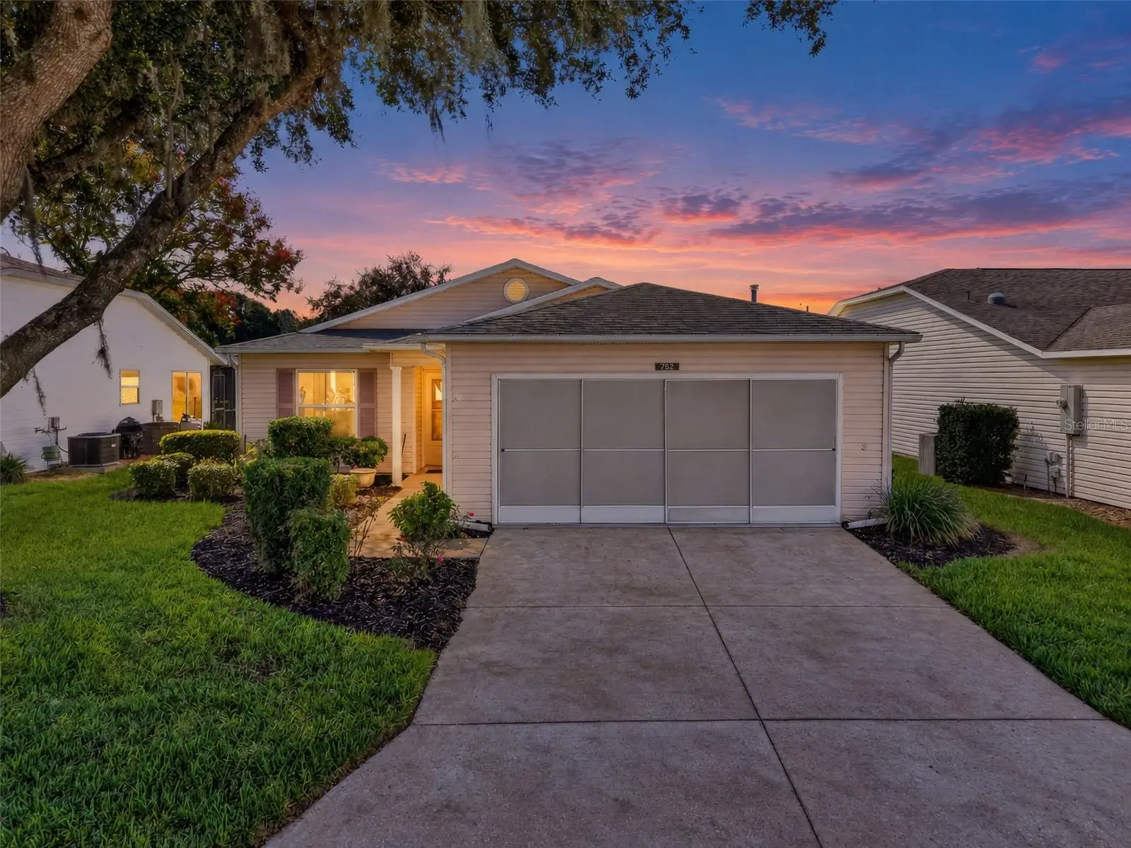 752 Old Oaks Lane, FL