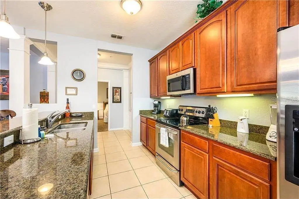 5037 Shoreway Loop, FL