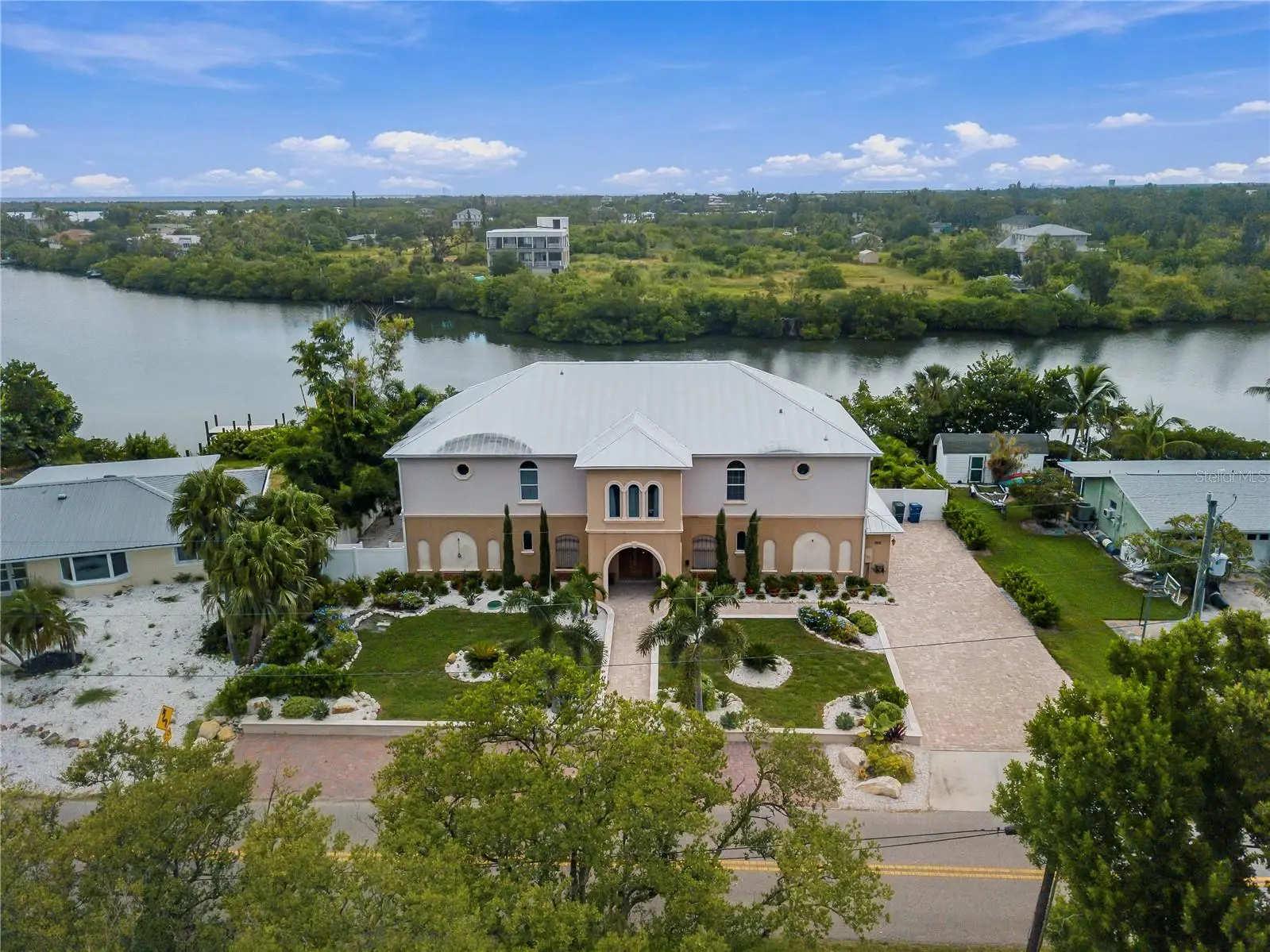908 Bayshore Drive, FL